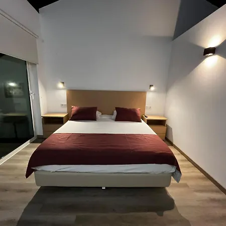 Local Monte Horeb Hostel Nadadouro